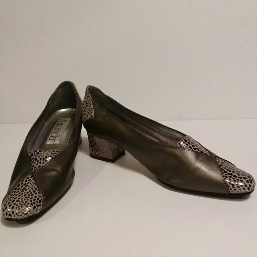 Amanda gray career shoe with metallic anim…